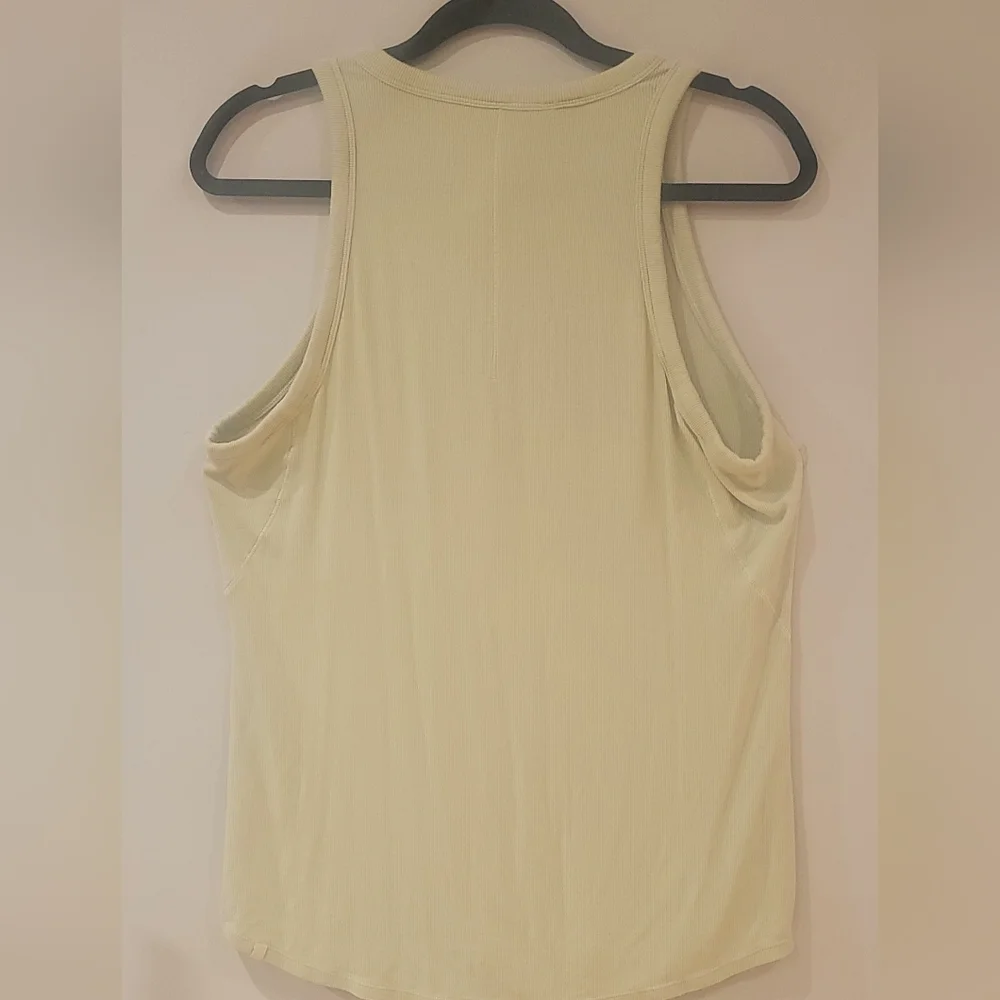 Lululemon Hold Tight Tank. Size 14 - Picture 7 of 7
